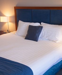 King size T250 fitted stripe white sheets 78 x 80 x 14