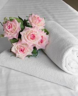 istock_86957575_xxlarge54%e2%80%b3-x-80%e2%80%b3-x-14%e2%80%b3-full-fitted-stripe-sheets-t250-white