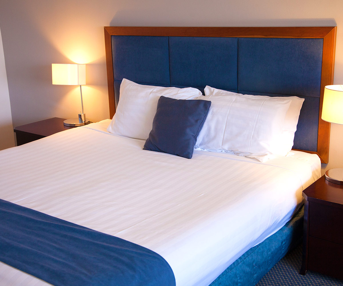 Buy Best Hotel T250 White Bed Sheets & Pillow Cases Online in Bulk