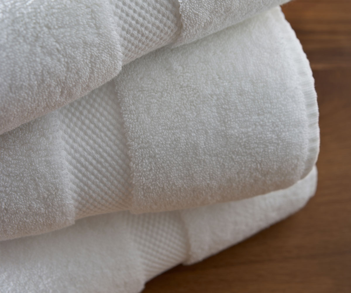 12 Hotel Bath Towels, 24x50 Premium 16s Cotton 86/14 Blended Cam Borde –  Towels N More